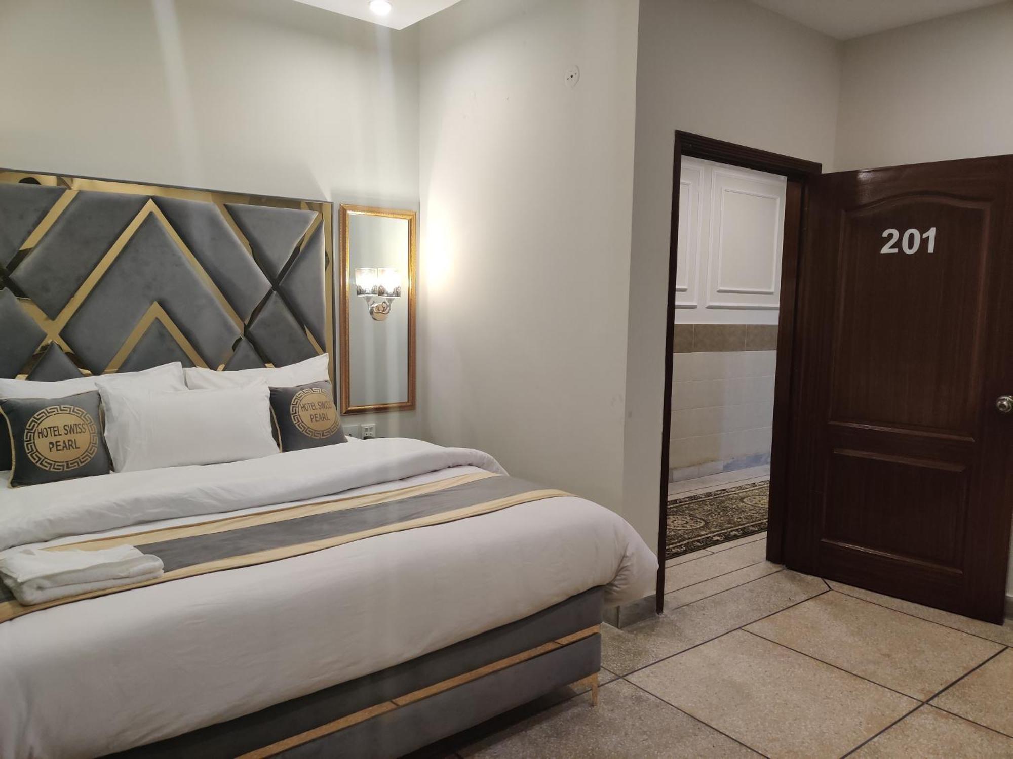 Hotel Swiss Pearl Lahore Habitación foto