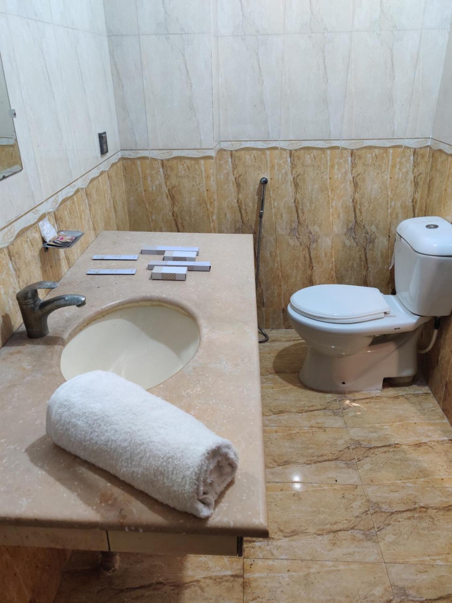 Hotel Swiss Pearl Lahore Habitación foto